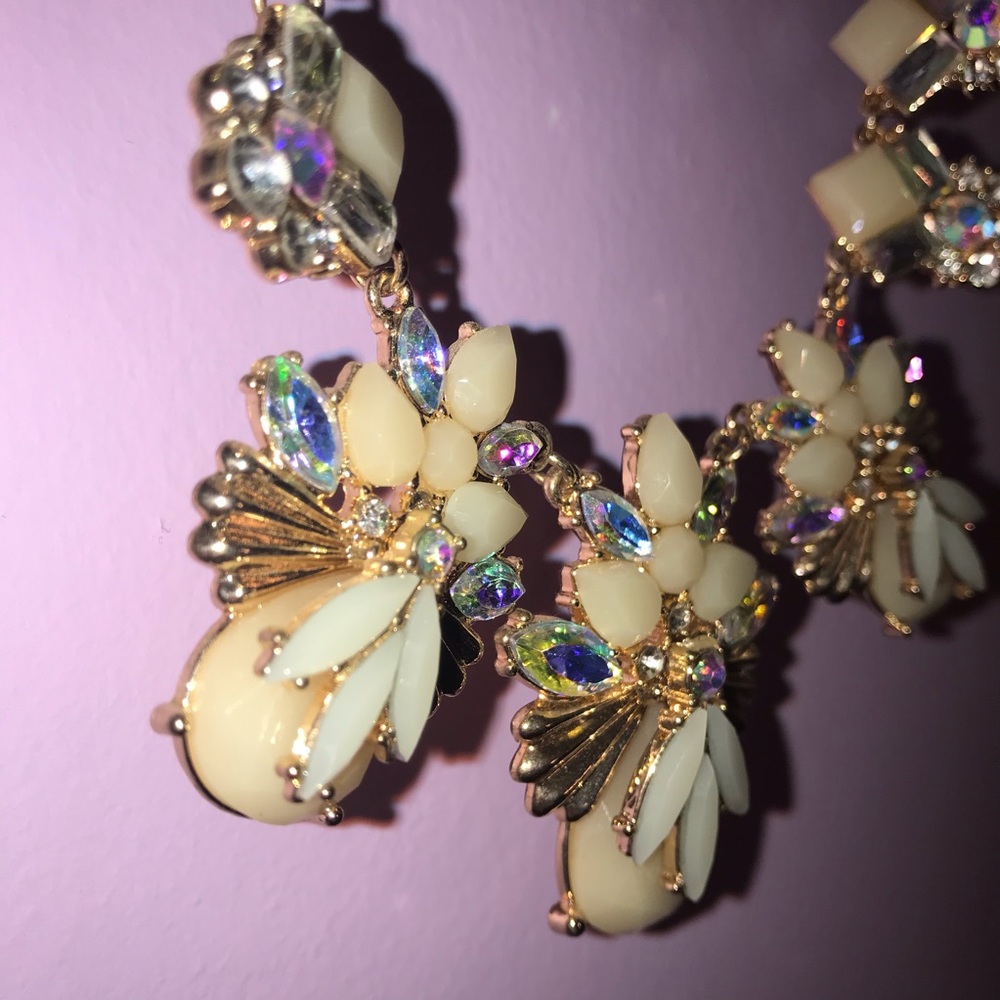 Colored fashion necklace